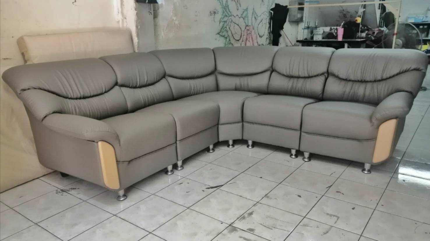 41 - https://sapmongkol.com | ทรัพย์มงคลเฟอร์นิเจอร์ บริการซ่อมโซฟา หนังแท้-หนังเทียม เบาะ เก้าอี้ทุกประเภท บุผนัง/หัวเตียง โซฟาหลุยส์ รับสั่งทำตามแบบ